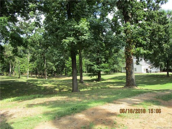 911 Ravendale Dr, Shreveport, LA 71107